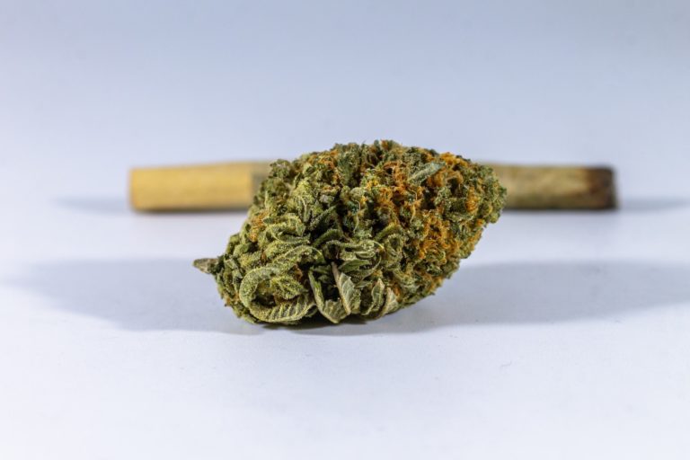 Various Ways You Can Use CBD Flowers in Your Daily Life 