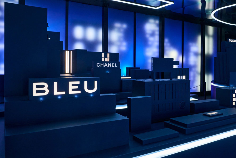 CHANEL-BLEU-exhibition-decors