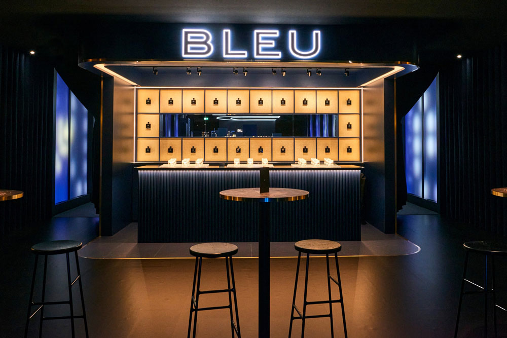 CHANEL-BLEU-exhibition