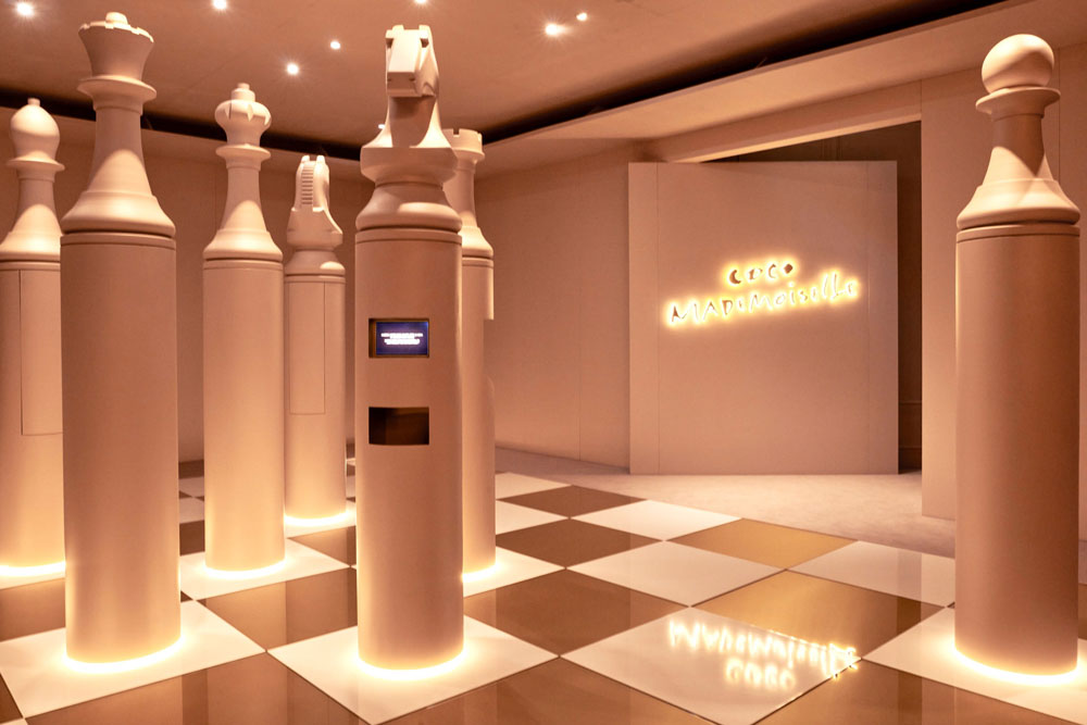 CHANEL-Coco-Mademoiselle-exhibition-decor