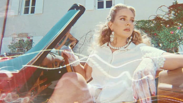 Lana-del-rey-chemtrails-over-the-country-club