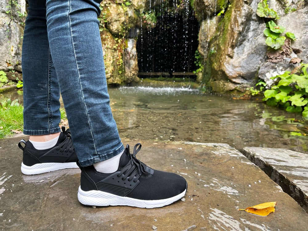 Loom-sneakers-waterproof