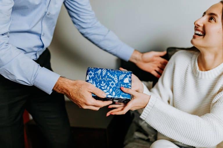 How To Find A Thoughtful Gift For Everyone On Your List How To Find A Thoughtful Gift For Everyone On Your List