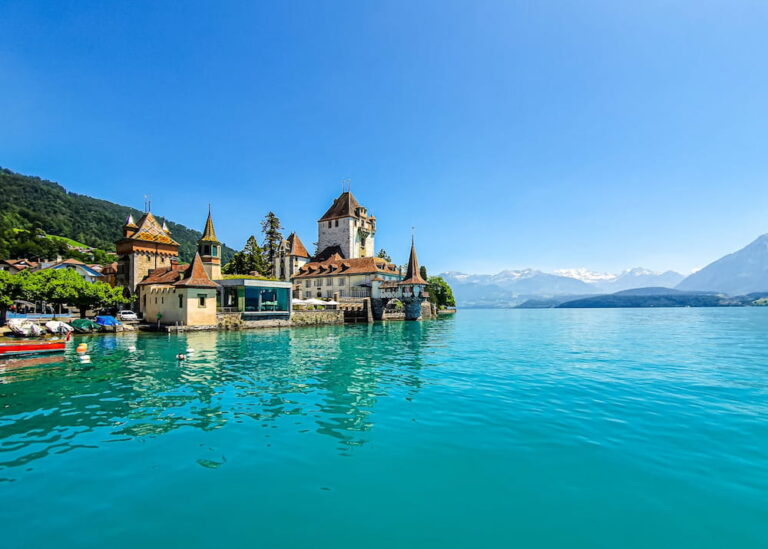 Swiss trends: the ideal holiday between lakes and mountains