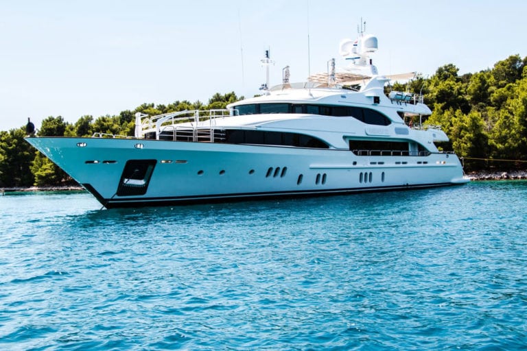 A Dash of Luxury: Why You Should Rent a Yacht At Least Once