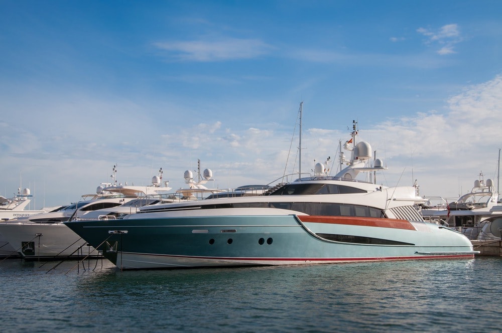 Yacht-travel-guide
