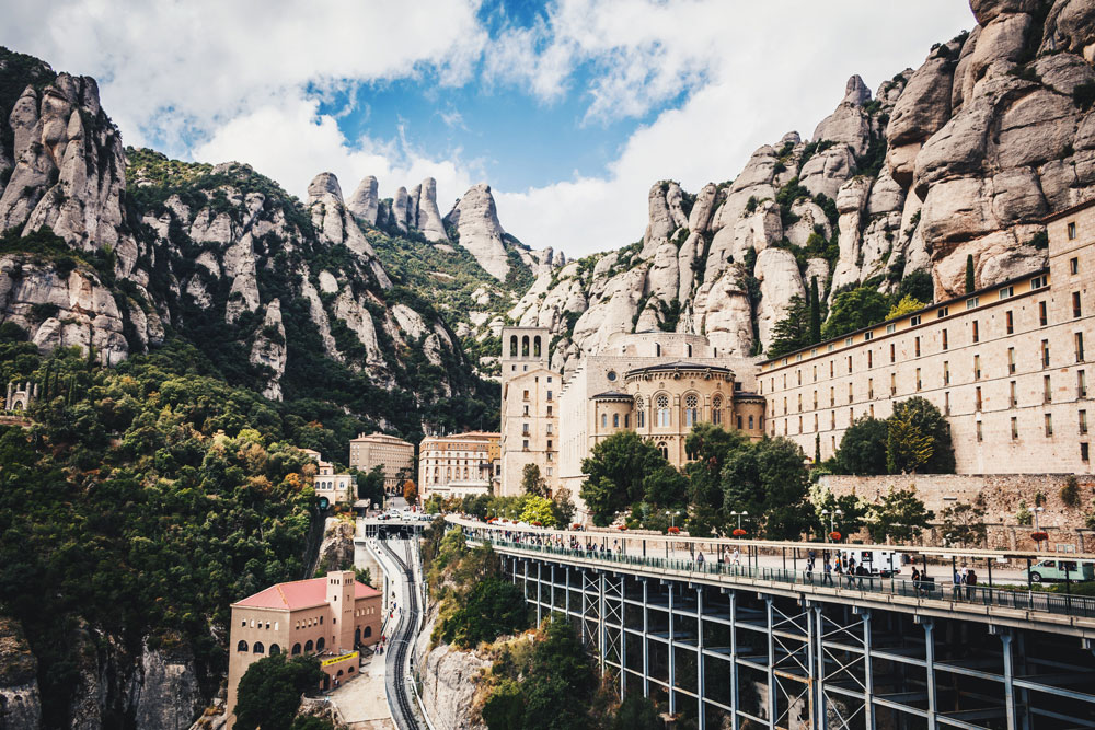 Regal Retreats: 10 Enthralling Castles and Palaces to Embrace History’s Splendor 1 travel guide top castles