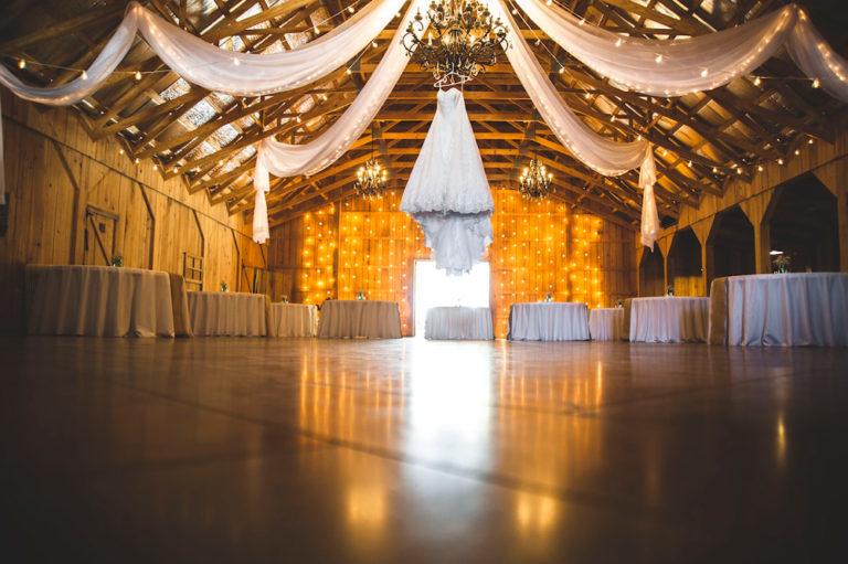 How To Plan a Wedding on a College Student’s Budget