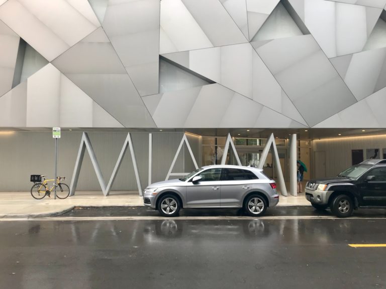 Driving in Luxury: Choosing the Perfect Car for Florida’s Discerning Drivers